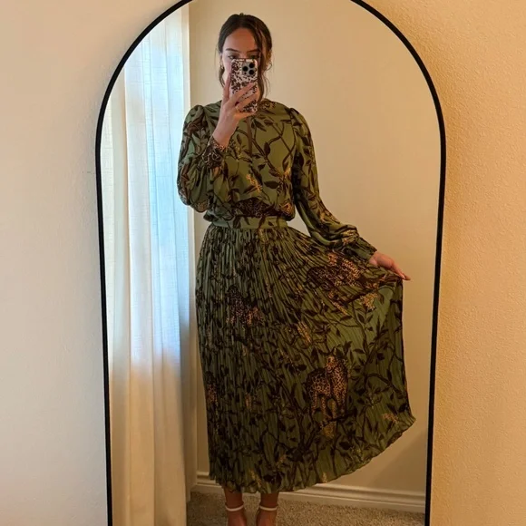 Johanna Ortiz Gifts of Nature Blouse and Acts of Nature Pleated Skirt Set - Picture 8 of 16